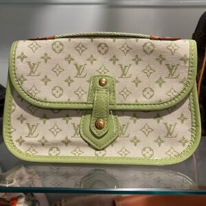 Apple green authentic Louis Vuitton Mini Lin Mary Kate trousse pochette